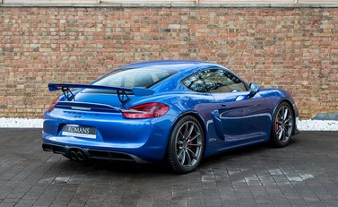 Porsche Cayman GT4 7