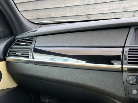 BMW X5 M 4.4i V8 Steptronic xDrive Euro 5 5dr 52