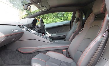 Lamborghini Aventador LP 700-4 12