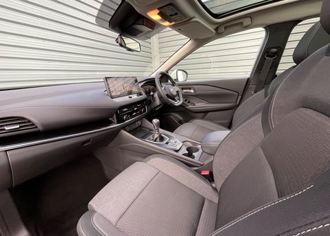 Nissan Qashqai DIG-T N-CONNECTA MHEV 10