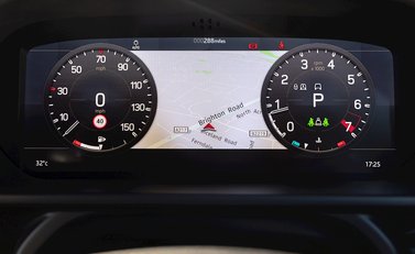 Land Rover Defender V8 17