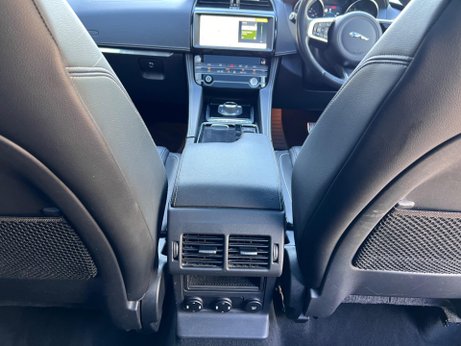 Jaguar F-Pace 2.0 D180 R-Sport Auto AWD Euro 6 (s/s) 5dr 27