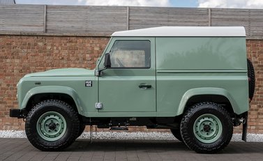 Land Rover Defender 90 Heritage Hard Top 2