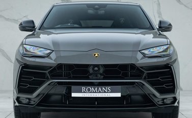 Lamborghini Urus 4