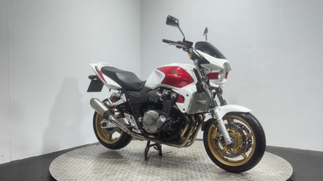 Honda CB 2008 26K OUTSTANDING CONDITION NEW MOT MUSCLE BIKE 1300CC 2