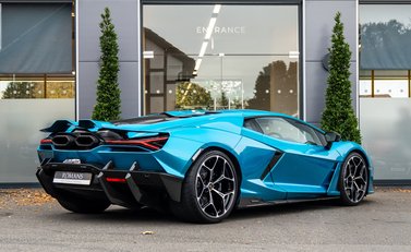 Lamborghini Revuelto 4