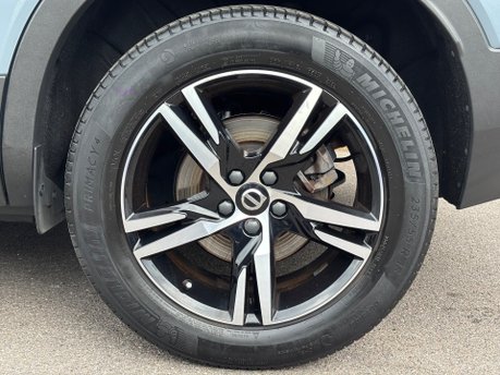 Volvo XC40 2.0 B3 MHEV Plus Dark SUV 5dr Petrol Hybrid DCT Auto Euro 6 (s/s) (163 ps) 7