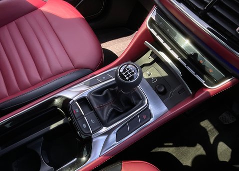 MG HS 1.5 T-GDI EXCLUSIVE 21