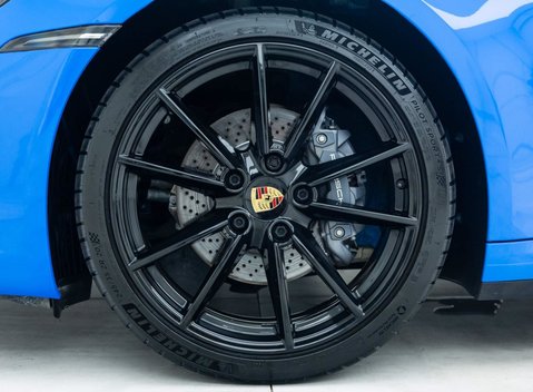 Porsche 911 Carrera (992) 21