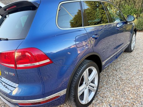 Volkswagen Touareg 3.0 TDI V6 BlueMotion Tech R-Line Plus Tiptronic 4WD Euro 6 (s/s) 5dr 10