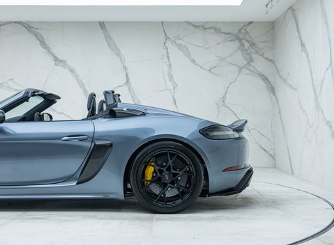 Porsche 718 SPYDER RS PDK 48
