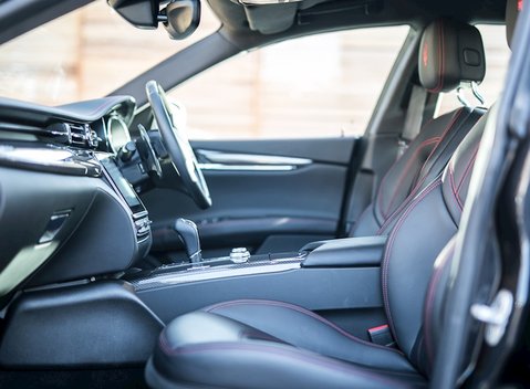 Maserati Quattroporte DV6 14