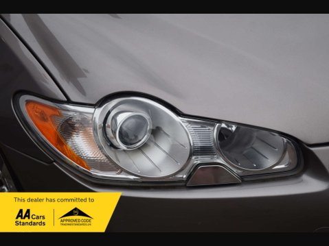 Jaguar XF 3.0 XF Premium Luxury V6 Auto 4dr 11