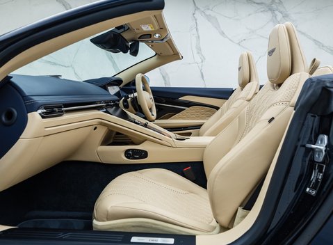 Aston Martin DB12 Volante 28