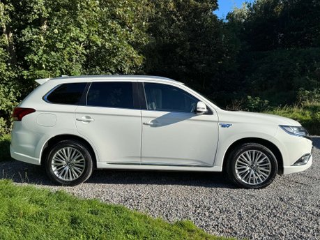 Mitsubishi Outlander 2.4 Outlander Dynamic PHEV CVT 4WD 5dr