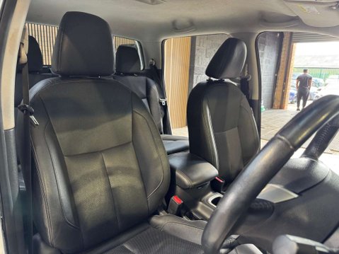 Nissan Navara 2.3 Navara Tekna dCi Auto 4WD 5dr 46