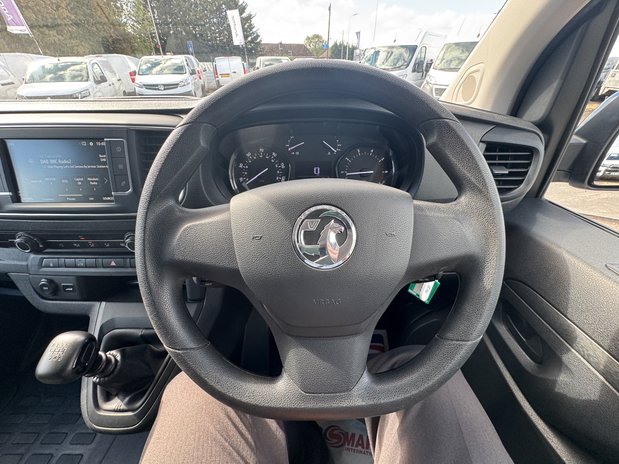 Vauxhall Vivaro LWB L2H1 Low Roof F2900 Air Con EURO 6 16