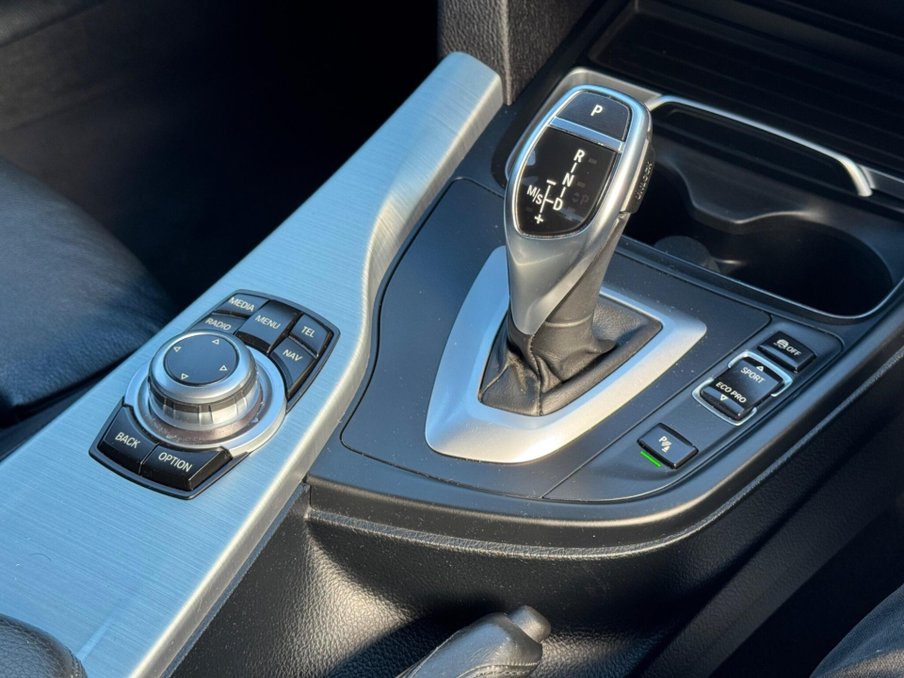 2015 BMW 3 Series — image 30