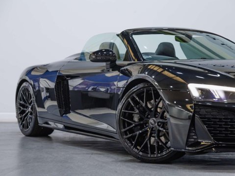 Audi R8 5.2 FSI V10 Spyder 2dr Petrol S Tronic quattro Euro 6 (s/s) (570 ps) 12