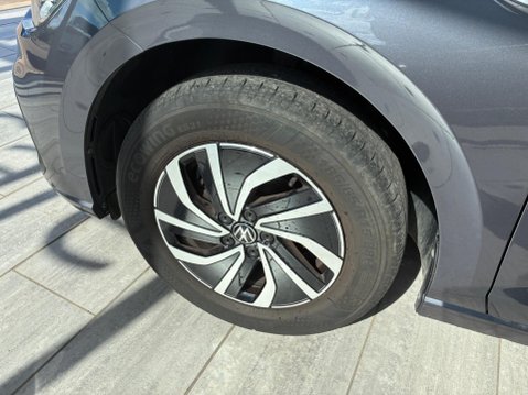 Volkswagen Polo 1.0 TSI Life Euro 6 (s/s) 5dr 9