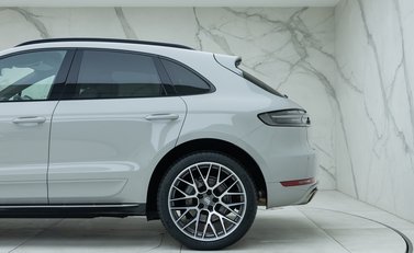 Porsche Macan S 40