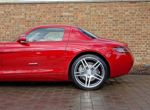 Mercedes-Benz SLS AMG 8