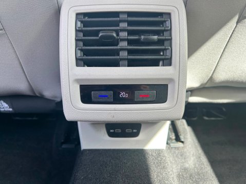 Volkswagen Golf STYLE ETSI DSG 40