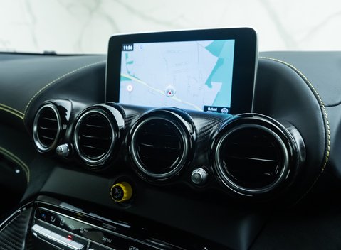 Mercedes-Benz AMG GT R 21