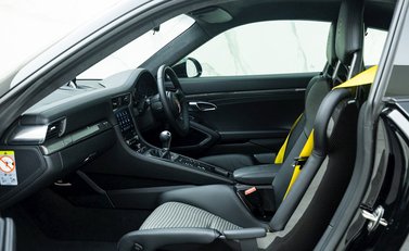 Porsche 911 (991.2) GT3 Touring 13