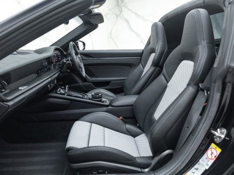 Porsche 911 Targa (992) 50 Years Porsche Design Edition 