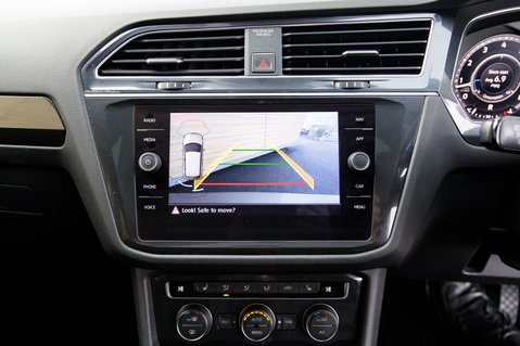 Volkswagen Tiguan Allspace SEL TSI DSG 29