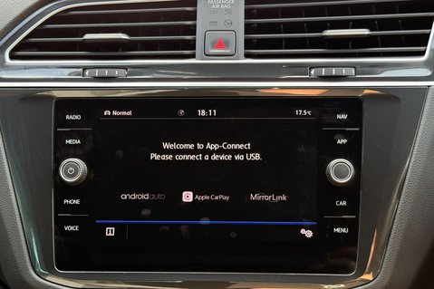 Volkswagen Tiguan R-LINE TECH TSI EVO DSG -CAMERA -FULL VW SERVICE HISTORY  45
