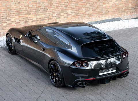 Ferrari GTC4 Lusso 9