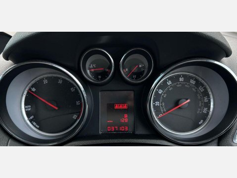 Vauxhall Mokka 1.6 CDTi Exclusiv SUV 5dr Diesel Manual 2WD Euro 6 (s/s) (136 ps) 6