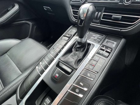 Porsche Macan 3.0 Macan S Semi-Auto 4WD 5dr 32