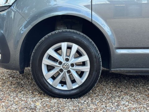 Volkswagen Transporter 2.0 Transporter T28 Highline TDI 14