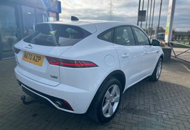 Jaguar E-Pace R-DYNAMIC SE 7