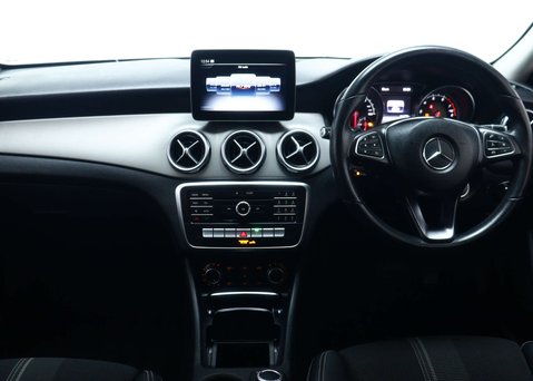 Mercedes-Benz GLA 1.6 GLA180 Urban Edition SUV 5dr Petrol 7G-DCT Euro 6 (s/s) (122 ps) 20