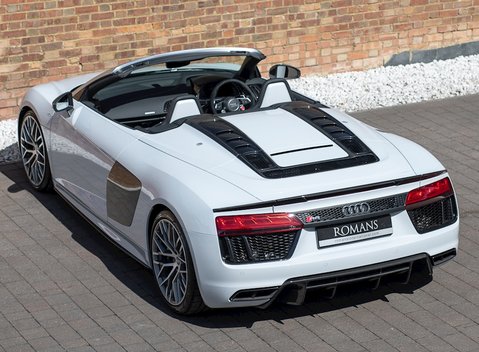 Audi R8 V10 Plus Spyder 11