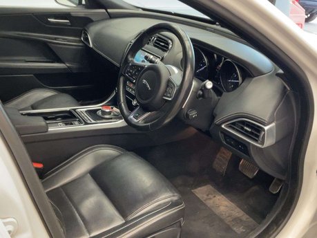 Jaguar XE 2.0 XE R-Sport Auto 4dr 9