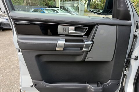 Land Rover Discovery SDV6 LANDMARK - ONE OWNER - 10 SERVICED INC CAMBELT 22