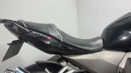 Kawasaki Z ZR750 2005 ONLY 20K NEW MOT SERVICED COMMUTER BIKE 750CC 28