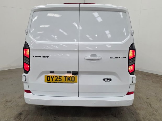 Ford Transit Custom Transit Custom 280 L2 Diesel FWD 2.0 Eco Blue 136ps H1 Van Limited Auto 8
