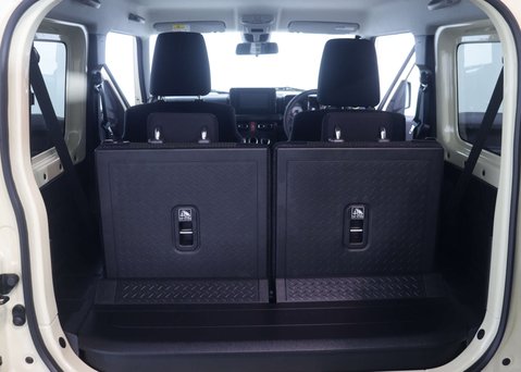 Suzuki Jimny SZ5 4X4 47