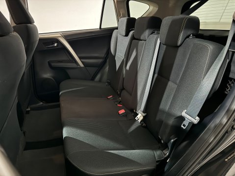 Toyota Rav 4 D-4D ICON 17