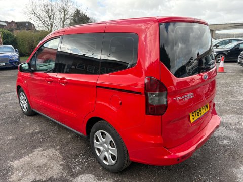 Ford Tourneo Courier ZETEC TDCI 12