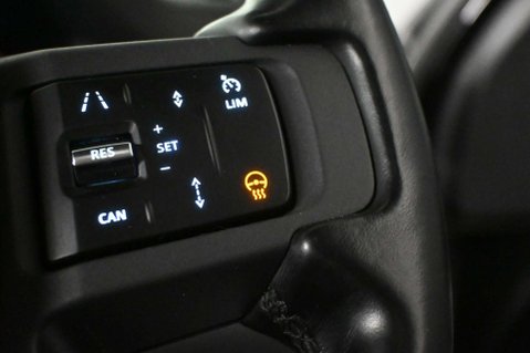 Land Rover Defender 3.0 Defender X-Dynamic HSE D MHEV A 4WD 5dr 15