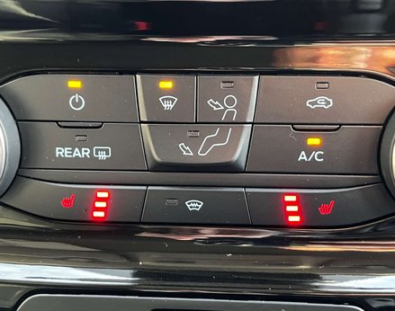 Ford Tourneo Custom 2.0 Tourneo Custom 320 Zetec EcoBlue Auto 4dr 46