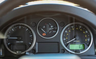 Land Rover Defender 90 TD XS Station Wagon 16