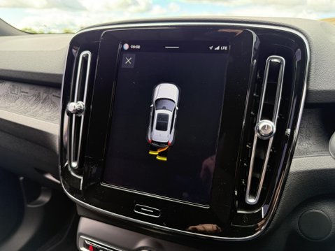Volvo XC40 Recharge Twin 82kWh Core SUV 5dr Electric Auto AWD (408 ps) 46